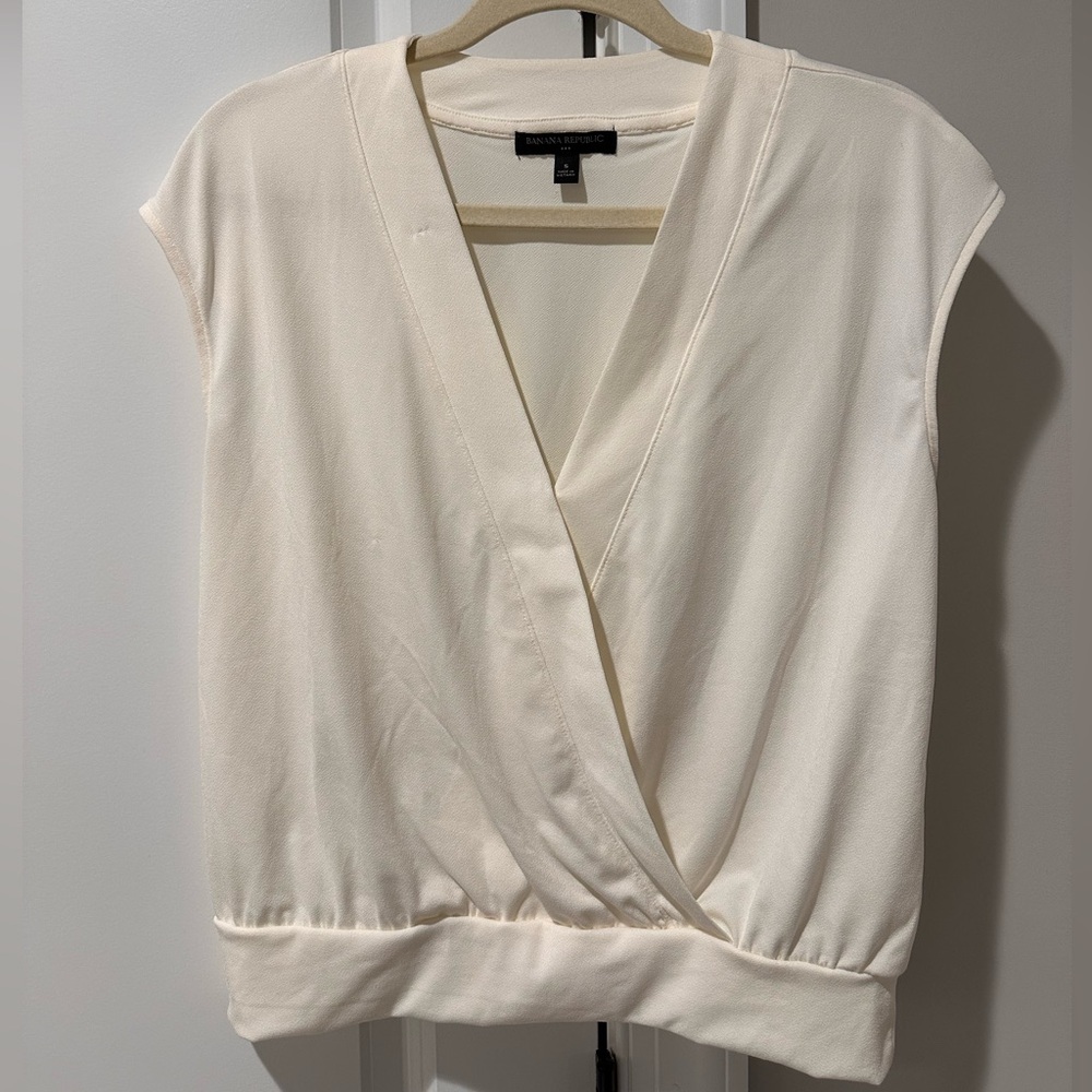 Banana Republic V neck blouse
